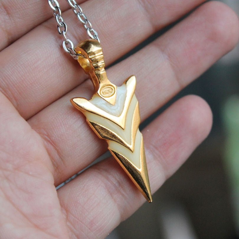 High Quality Glowing Green Arrow necklace Knight spear Necklace GLOW in the DARK Pendants Necklaces women MEN boys girls gift