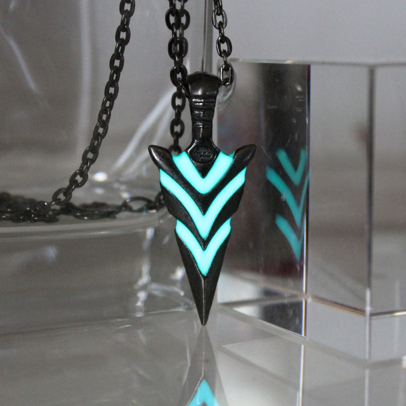 High Quality Glowing Green Arrow necklace Knight spear Necklace GLOW in the DARK Pendants Necklaces women MEN boys girls gift