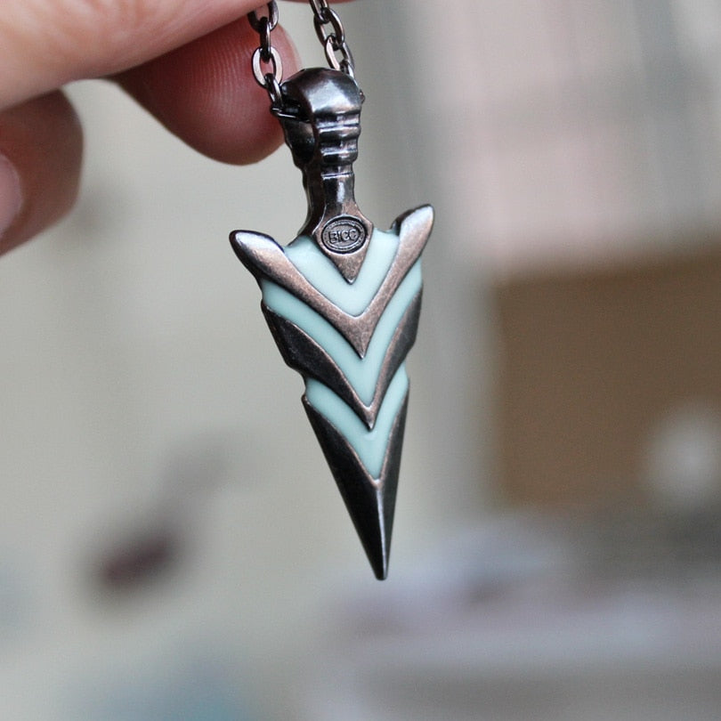 High Quality Glowing Green Arrow necklace Knight spear Necklace GLOW in the DARK Pendants Necklaces women MEN boys girls gift