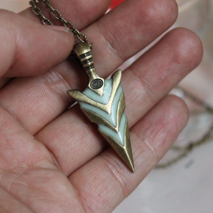 High Quality Glowing Green Arrow necklace Knight spear Necklace GLOW in the DARK Pendants Necklaces women MEN boys girls gift