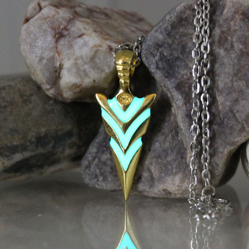 High Quality Glowing Green Arrow necklace Knight spear Necklace GLOW in the DARK Pendants Necklaces women MEN boys girls gift