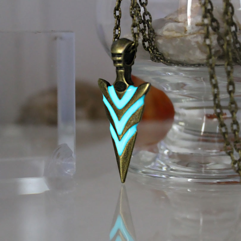 High Quality Glowing Green Arrow necklace Knight spear Necklace GLOW in the DARK Pendants Necklaces women MEN boys girls gift