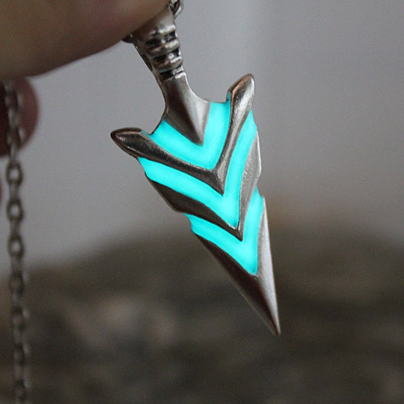 High Quality Glowing Green Arrow necklace Knight spear Necklace GLOW in the DARK Pendants Necklaces women MEN boys girls gift