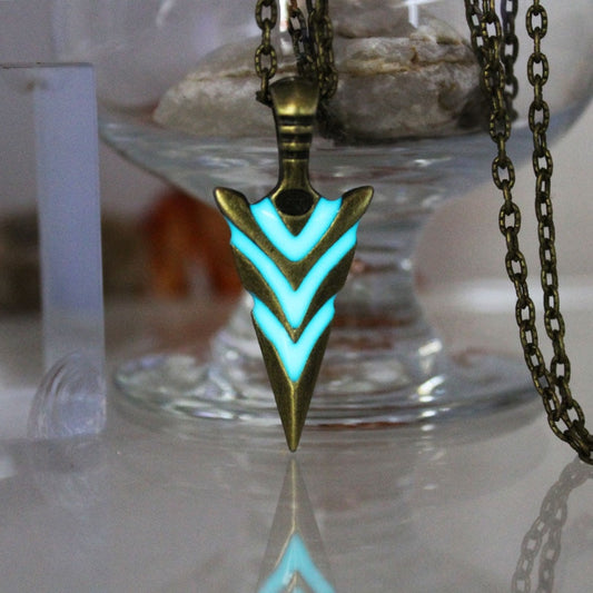 High Quality Glowing Green Arrow necklace Knight spear Necklace GLOW in the DARK Pendants Necklaces women MEN boys girls gift