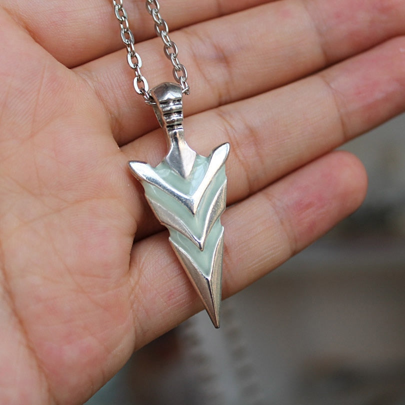 High Quality Glowing Green Arrow necklace Knight spear Necklace GLOW in the DARK Pendants Necklaces women MEN boys girls gift